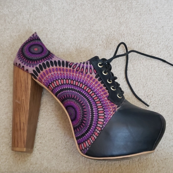 Shoes - Picture 2 of 6